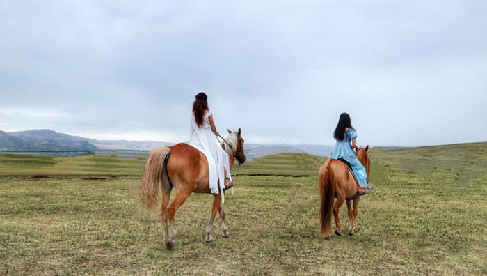 新疆7月旅游穿搭拍照图